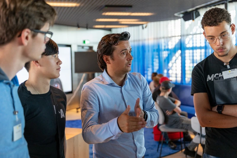 ASML-technicum-onboarding-uitleg Uitleg aan trainees door Technicum